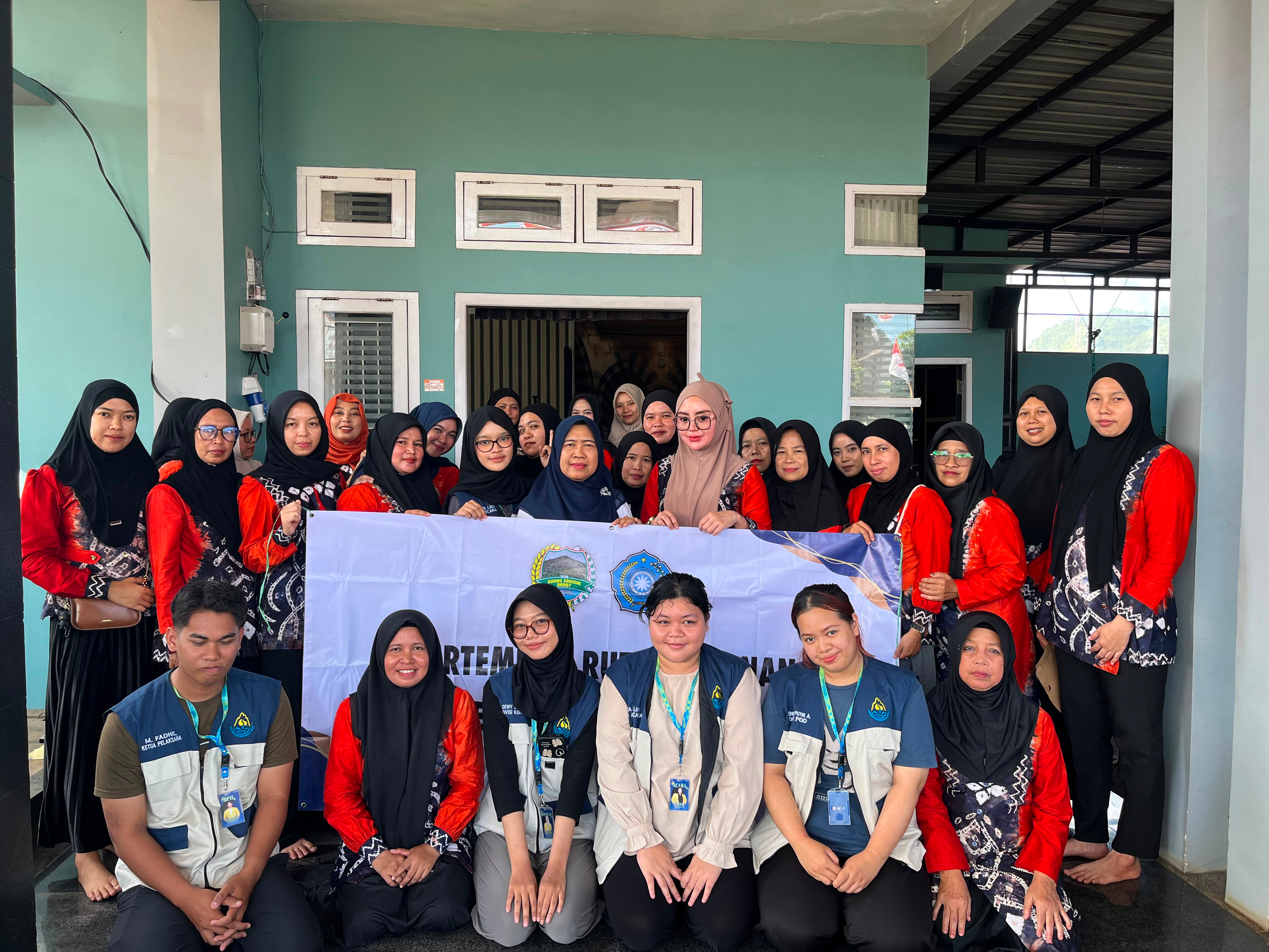 Kebersamaan yang Menguatkan: Solidaritas PKK Desa Awang Bangkal Barat.